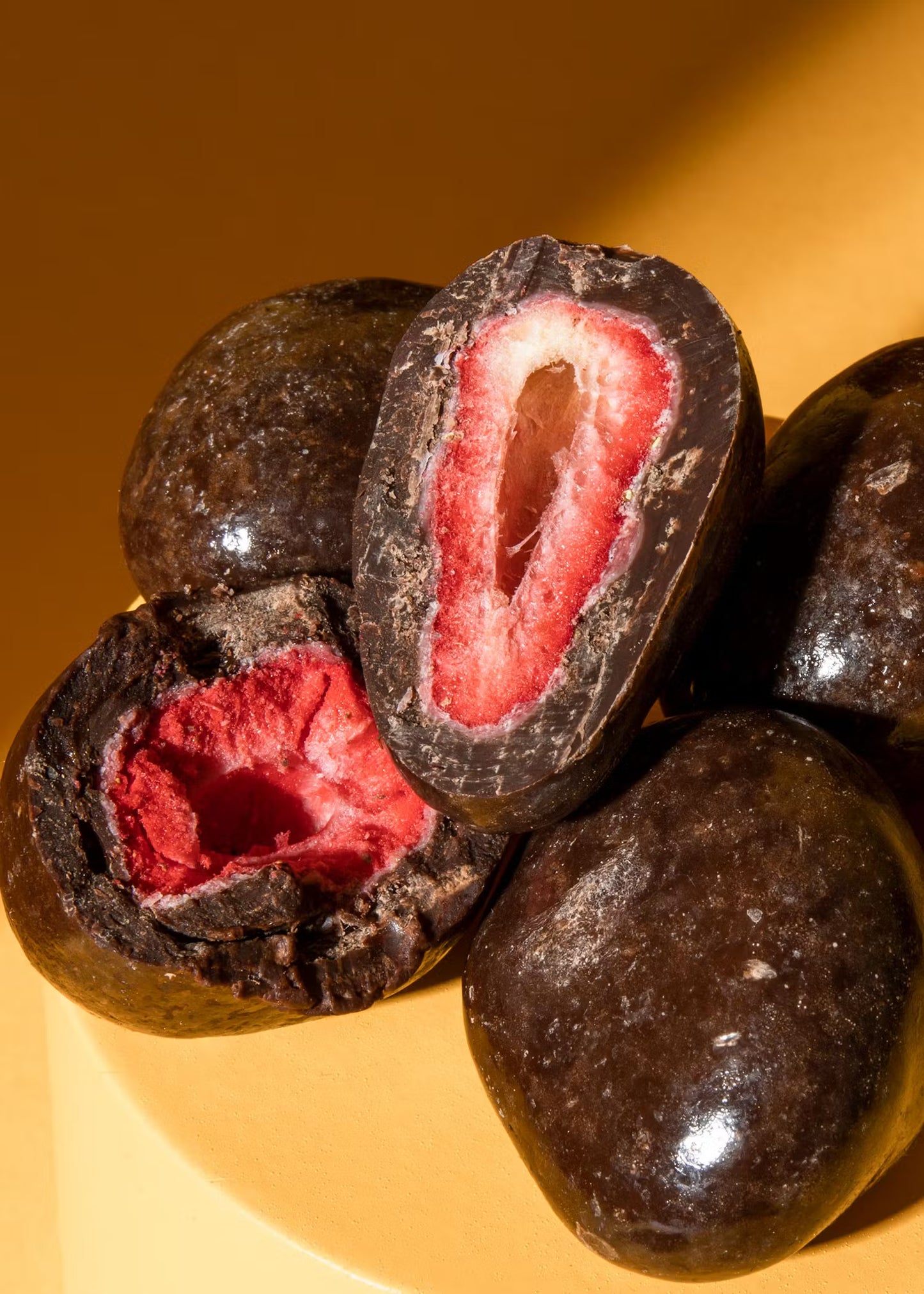 Fraises lyophilisées au chocolat noir