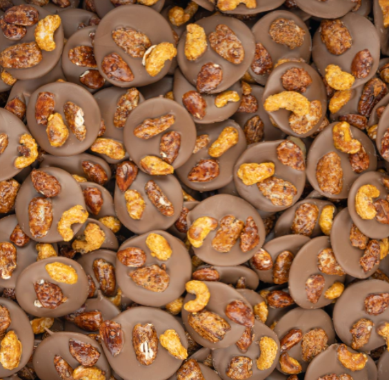 Mendiants au chocolat au lait avec des fruits secs caramélisés 200g