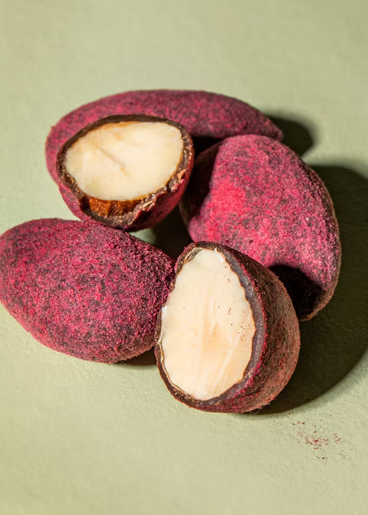 Amandes au chocolat noir et poudre de framboises